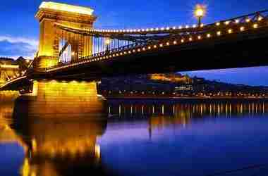 hu budapest  chain bridge at night  o