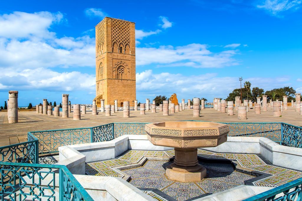 Torre Hassan Rabat, Marruecos shutterstock_1075717346