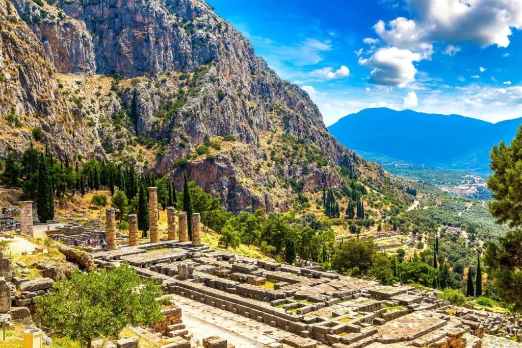 delphi-temple-of-apollo-top-1-1280